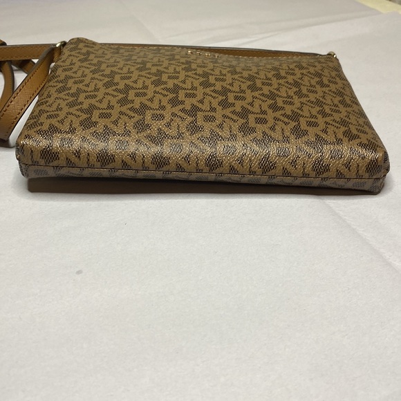 DKNY crossbody - Picture 5 of 8